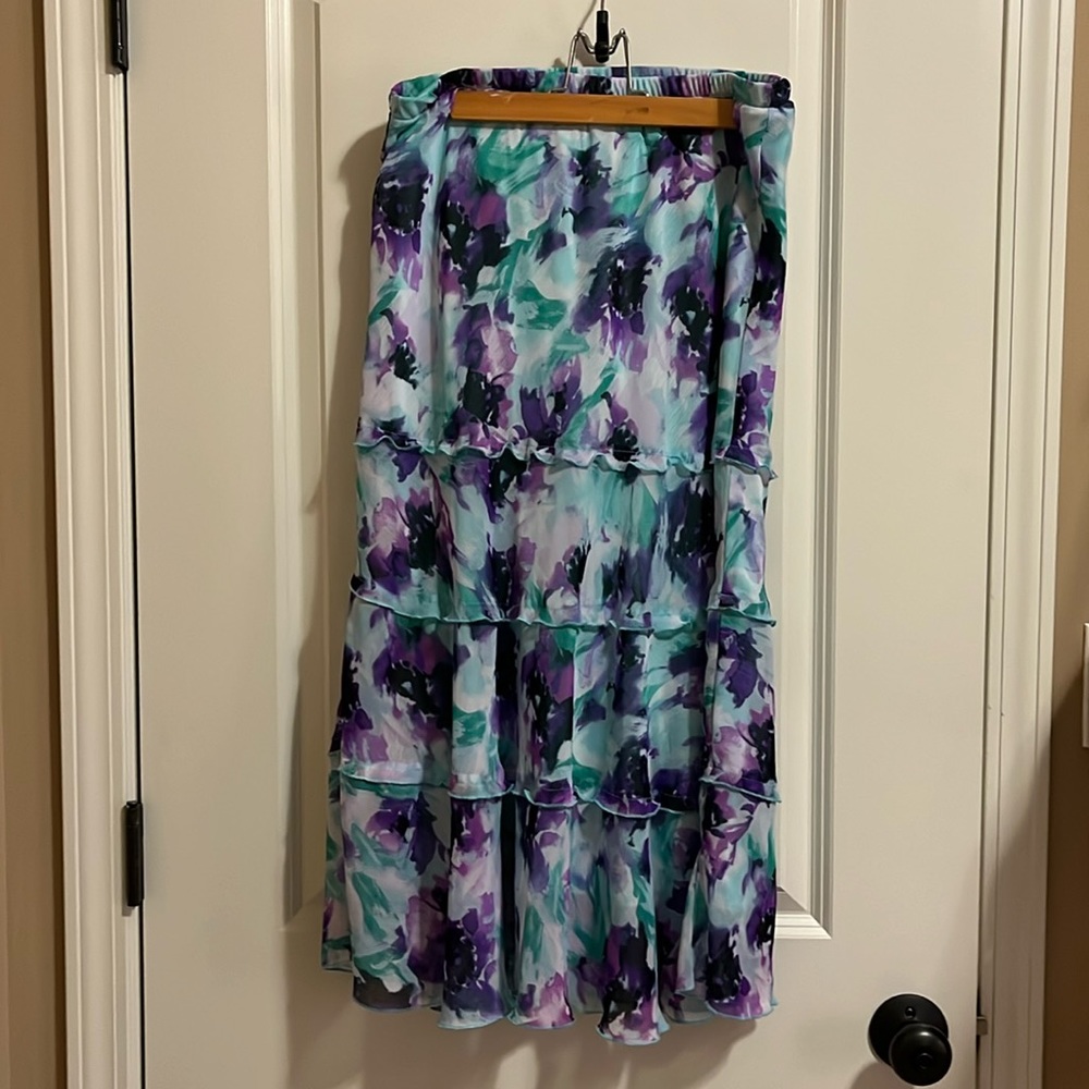 Dress barn floral skirt M